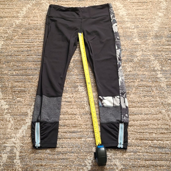 Lululemon Run The World 7/8 Tight - Picture 6 of 8